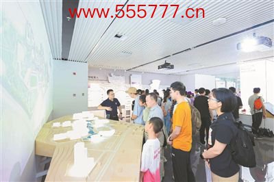 2024年6月，深圳理工大学举行校园洞开日行为，学生和家长前来参不雅。受访单元供图